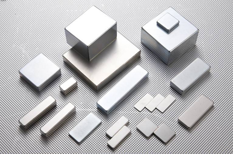 釹鐵硼永磁體的表面防護(hù)技術(shù)研究